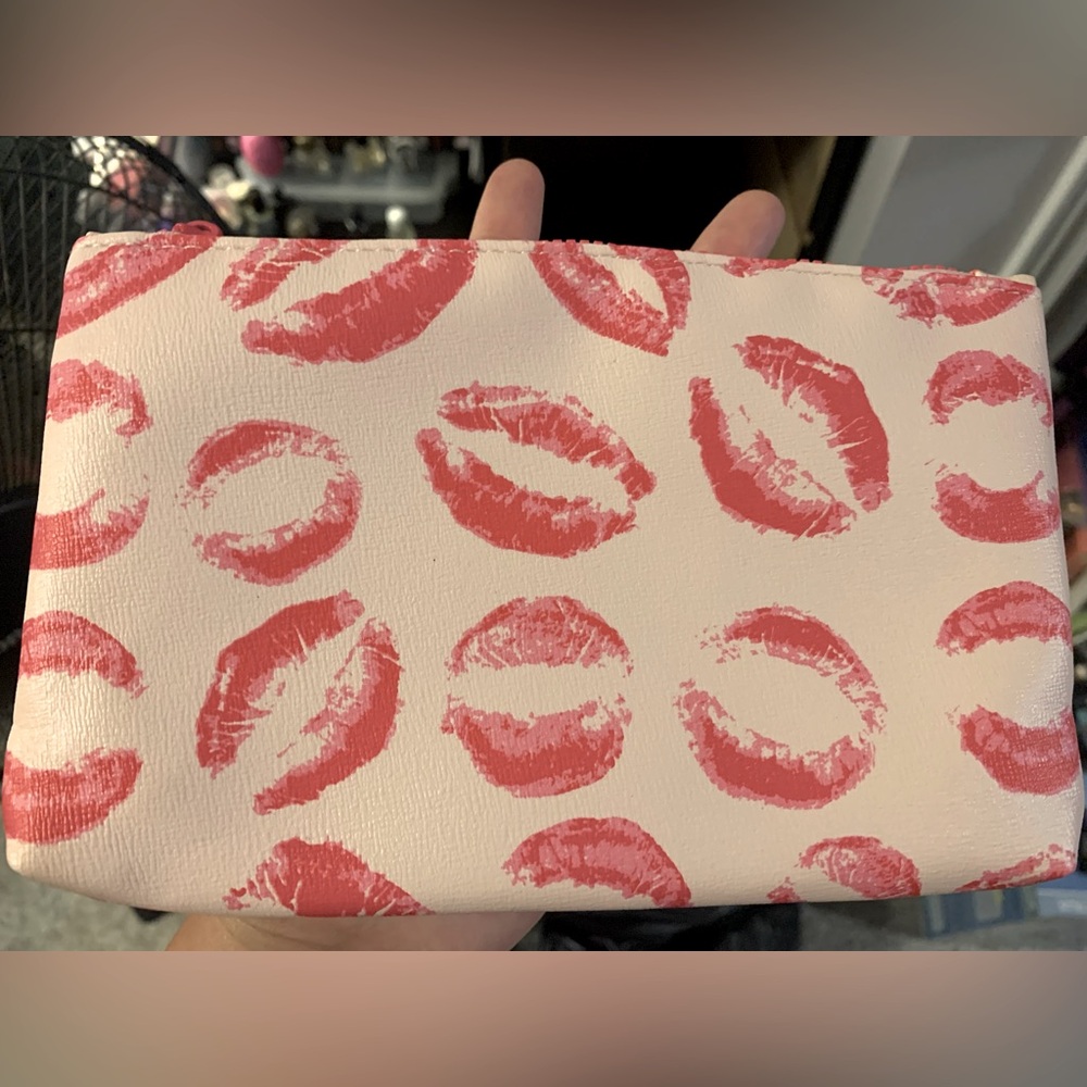 FREE w/$50 purchase || Ipsy makeup bag